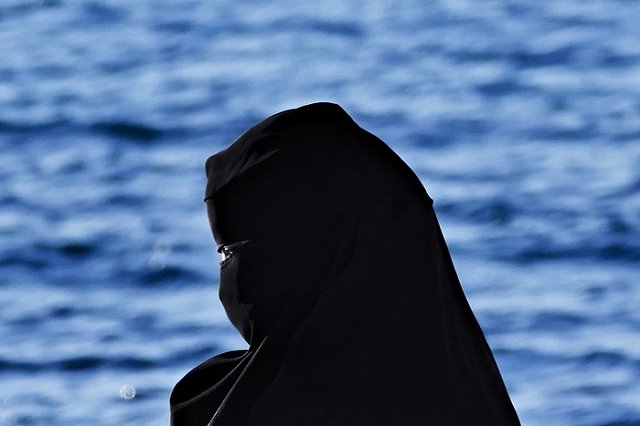 ФСБ разыскивает екатеринбурженку, вступившую в ряды террористов