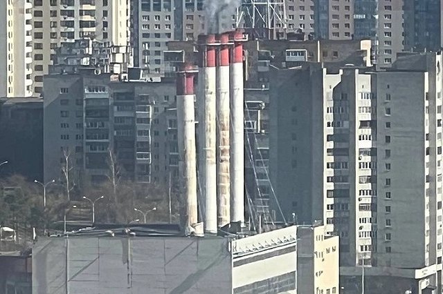 «Продолжается эвакуация»: на Гурзуфской накренилась труба ТЭЦ