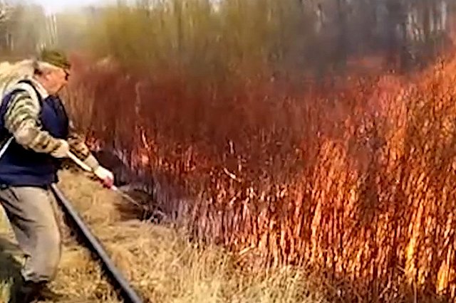 Свердловчане самостоятельно защищают посёлки от огня