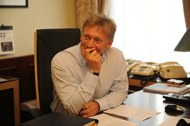 Навальный назвал имена спонсоров Пескова