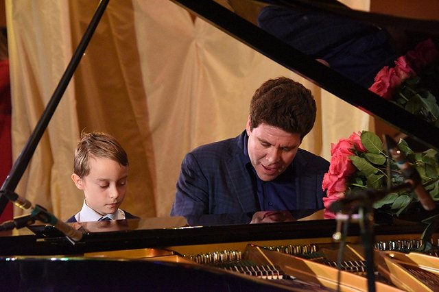 Денис Мацуев встретился в Нижней Туре с юными музыкантами Свердловской области