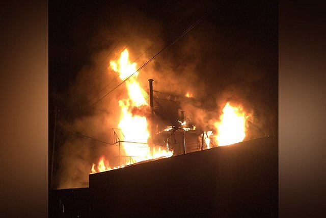 Житель Подмосковья заявил, что его дом сгорел из-за Samsung Galaxy