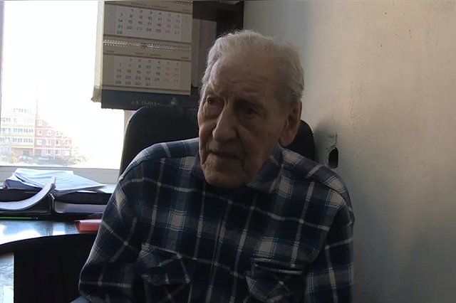 В Екатеринбурге мужчина избил и ограбил ветерана из-за печенья и молока