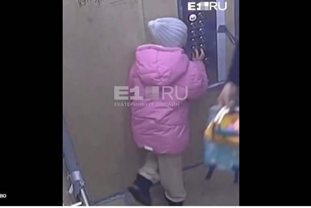 Ребенка ударило током в лифте на Урале