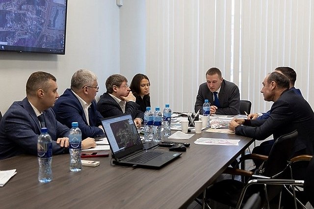 С жителями Ботаники, борющимися с «уплотнением» их квартала, встретился Руслан Габдрахманов