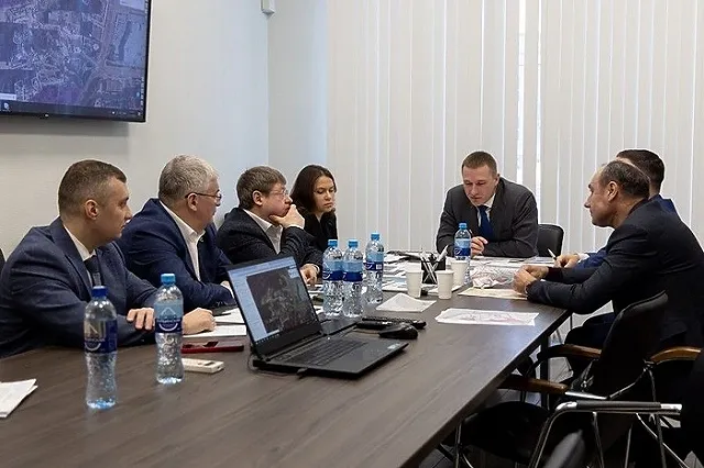 С жителями Ботаники, борющимися с «уплотнением» их квартала, встретился Руслан Габдрахманов