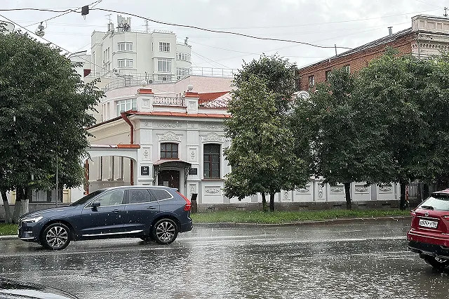 Свердловчанам пообещали град, ливни и шквалистый ветер