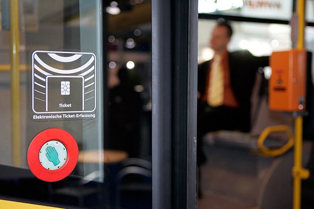 Двери супермаркета едва не убили пожилую ектеринбурженку