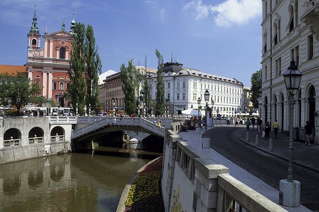 Премьер-министр Словении выступил за отмену антироссийских санкций