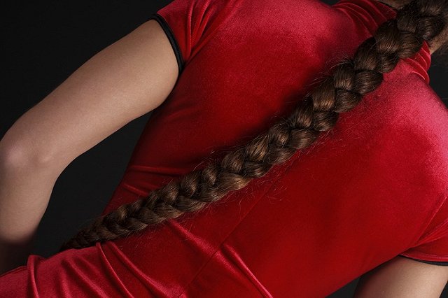 #manbraids: на смену бородам в мужскую моду пришли косы и пижамы с револьверами