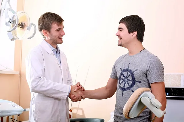 Многие врачи «гуглят» своих пациентов, показал опрос