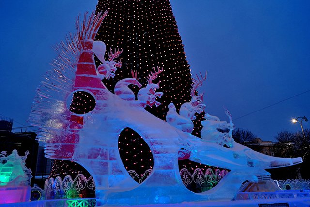 Появилась петицию с требованием вернуть на площадь 1905 года настоящую ель