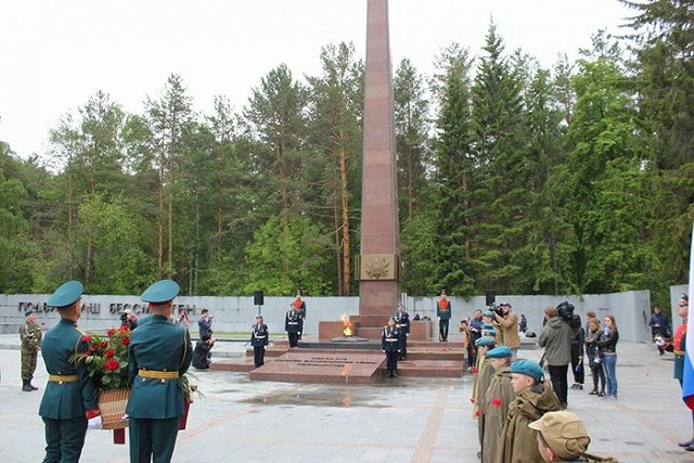 Екатеринбуржцев приглашают пройти по городу со свечами памяти