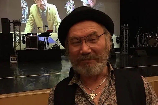 «Болезнь протекает очень тяжело»: гитарист группы «Чайф» заболел коронавирусом