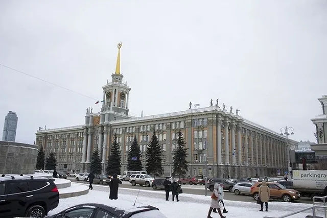 «Плюс ежемесячное поощрение». Гордума утвердит зарплаты чиновников мэрии Екатеринбурга на 2022 год