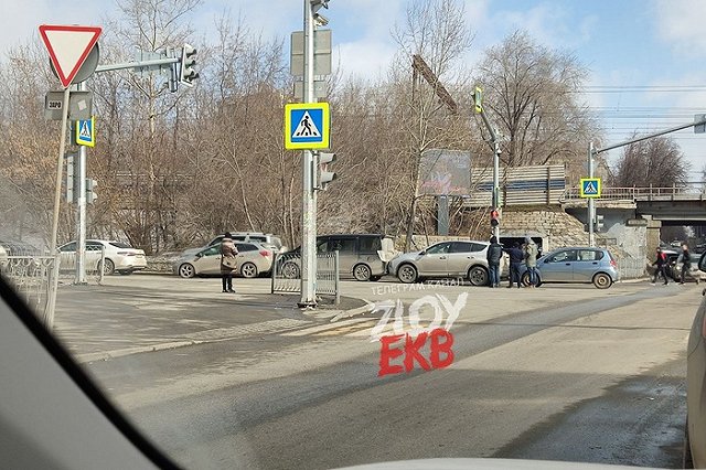 На перекрёстке Восточной — Первомайской произошла массовая авария