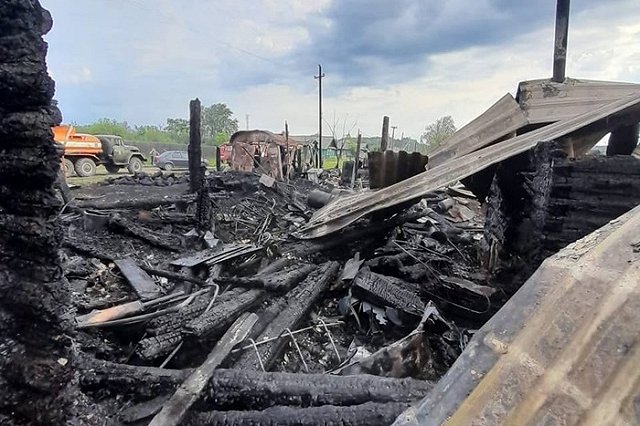 В свердловском посёлке нашли тела мужчины и двоих маленьких девочек