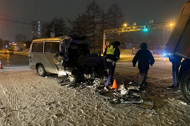 Подробности смертельной аварии на Эльмаше со снегоуборочным КамАзом рассказали в полиции