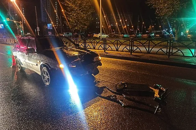 В Екатеринбурге «Лада» сбила 15-летнего нарушителя на арендном электросамокате