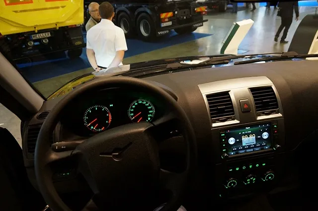 Суд помог уральцу взыскать миллион с московского автосалона