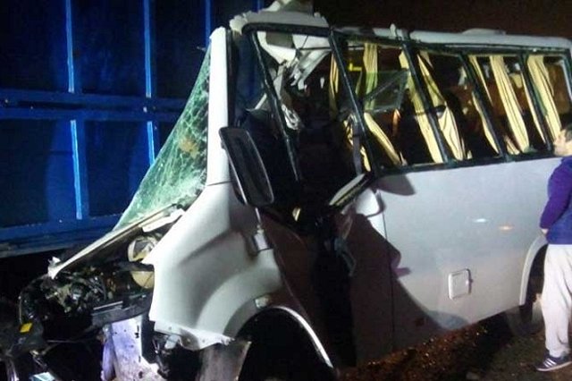 «Газель» с футбольными фанатами влетела под КамАЗ на трассе «Дон»