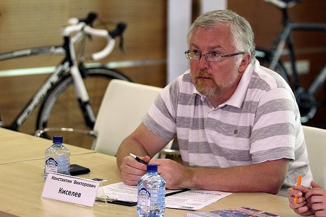 «Четвертый канал» заморозил эфиры программы ведущего, воюющего за телебашню