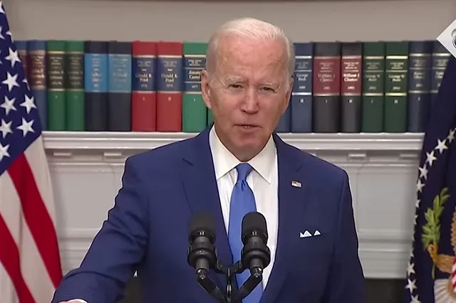 Блумберг: США намерены переманить «дефицитных» специалистов из России