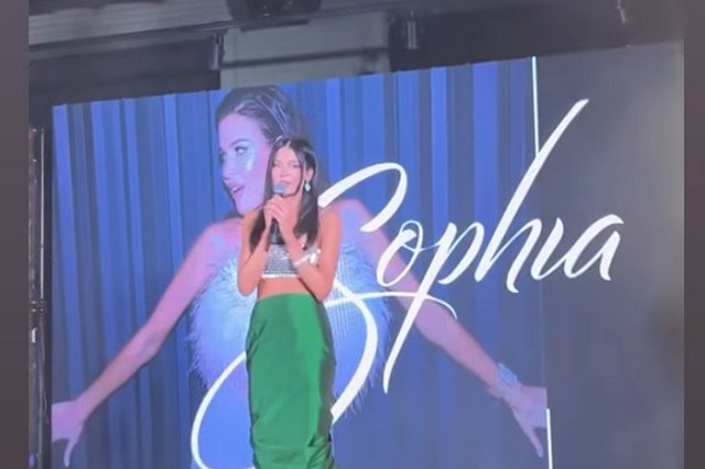 Уральская модель устроила роскошную вечеринку в день рождения