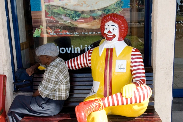 Москвичка требует с «Макдоналдса» 4,5 млн рублей за отрубленный палец