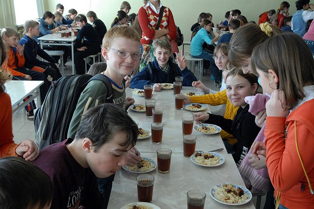 В екатеринбургской школе отравились 68 детей