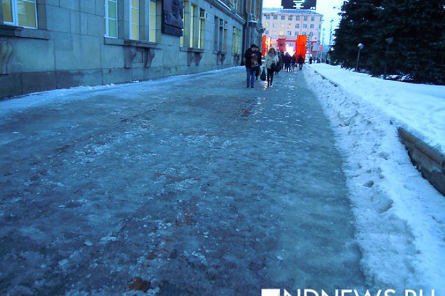 Пенсионеры Екатеринбурга боятся выйти на улицу: «Все кости переломаешь»