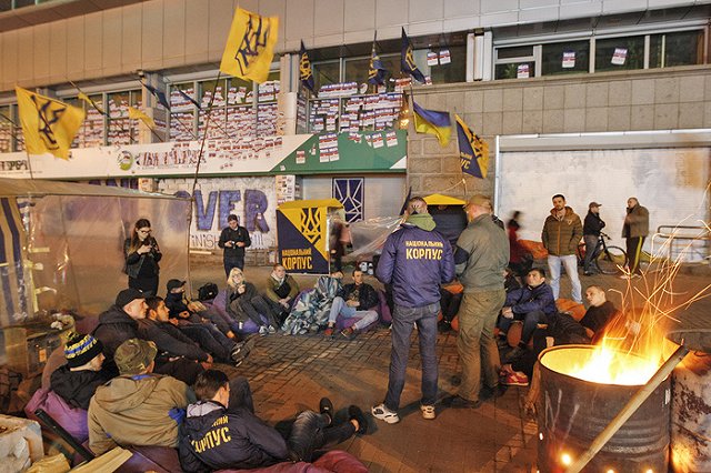 СМИ узнали о роли радикалов в удешевлении Сбербанка на Украине