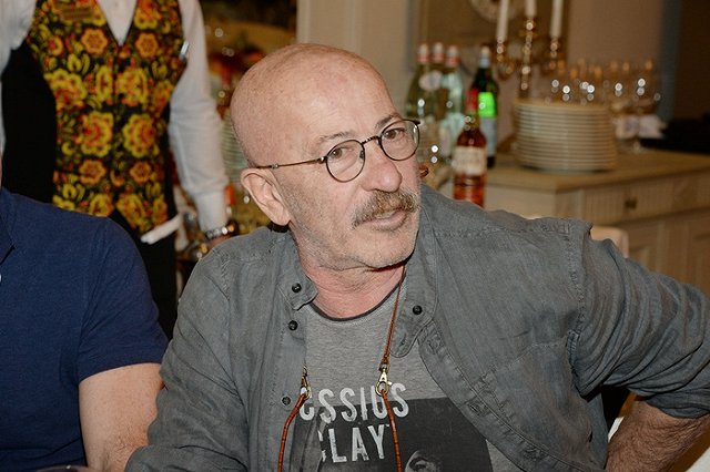 Розенбаум на гастролях сломал ребра