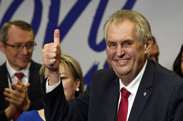 Земан победил Драгоша и остался президентом