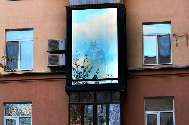 На екатеринбургском балконе поселился Дарт Вейдер