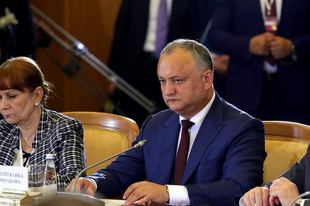 Додон пожаловался Медведеву на российские санкции против Украины