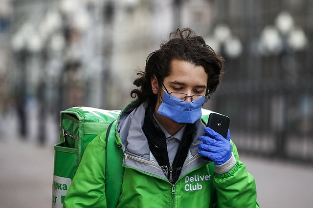 В Екатеринбурге кондукторы стали требовать у курьеров доставки еды оплату «за провоз багажа»