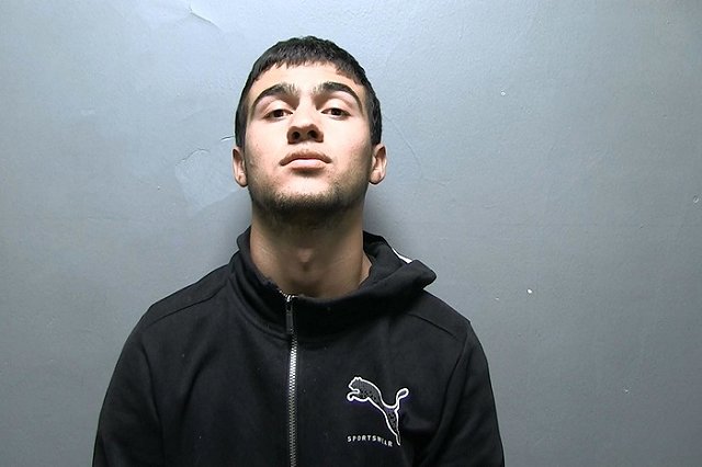 В Екатеринбурге поймали парня, который ограбил студента, угрожая ножом