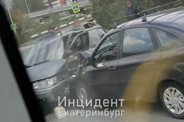 В аварии на Бебеля пострадали три человека