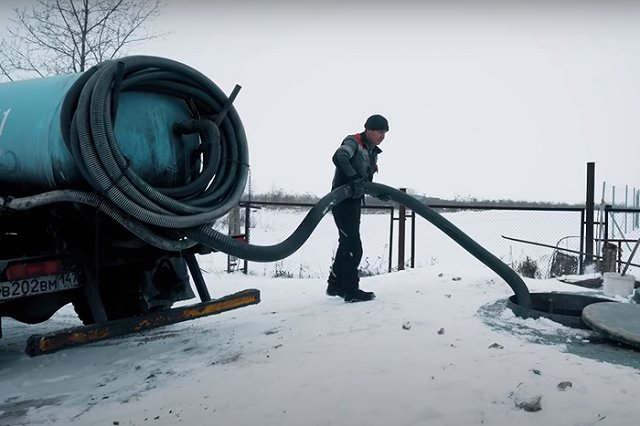 В Екатеринбурге ассенизаторы в разы подняли цены на свои услуги