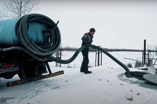 В Екатеринбурге ассенизаторы в разы подняли цены на свои услуги