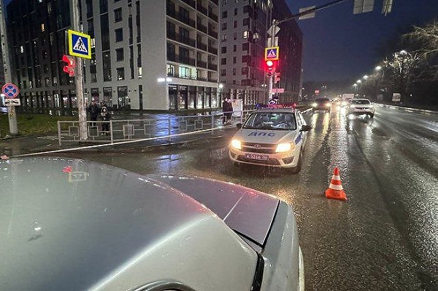 Под Екатеринбургом пенсионер за рулём легковушки сбил 11-летнего мальчика, перебегавшего дорогу на красный