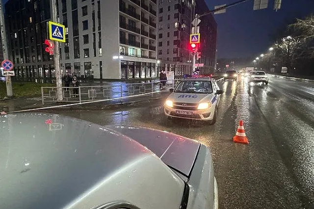 Под Екатеринбургом пенсионер за рулём легковушки сбил 11-летнего мальчика, перебегавшего дорогу на красный