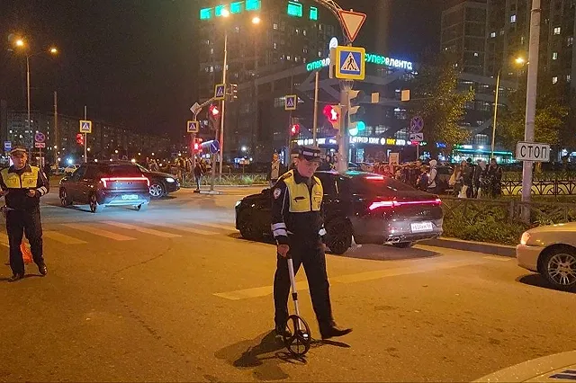 В Екатеринбурге насмерть сбили 81-летнюю женщину на самокате, которая ехала на красный