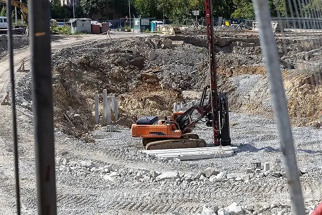 Во Втузгородке сразу после выборов возобновилась спорная стройка