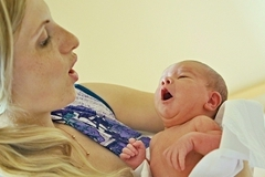 Отпуск по уходу за детьми увеличили до 4,5 лет