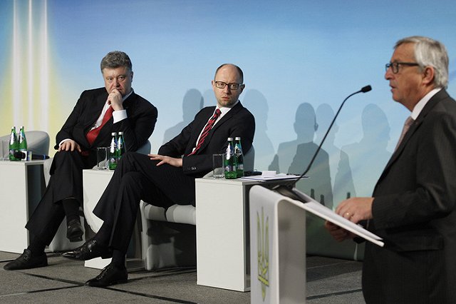 Forbes: Яценюк продает Украину США на «блошином рынке»