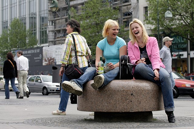 Сотрудников детсада впервые на Урале оштрафовали за курение на детской площадке