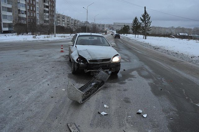 В столкновении двух автомобилей в Ревде пострадала двухлетняя девочка