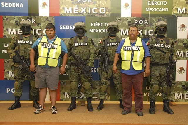 Переодевающий наркоторговцев в женские платья спецназовец стал героем соцсетей